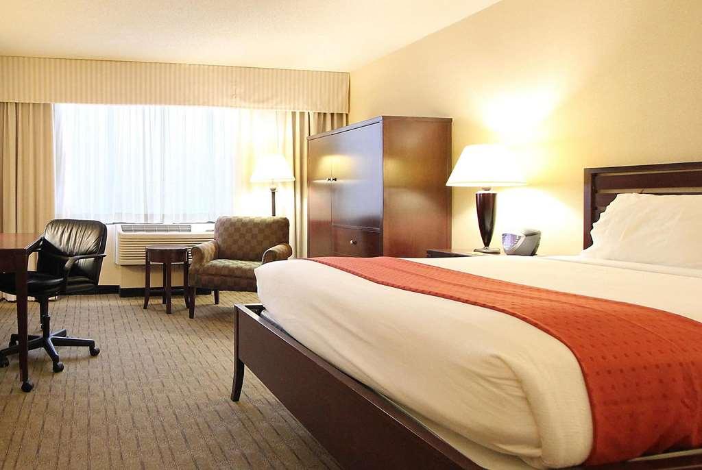 Ramada By Wyndham Minneapolis Airport - Eagan Room photo