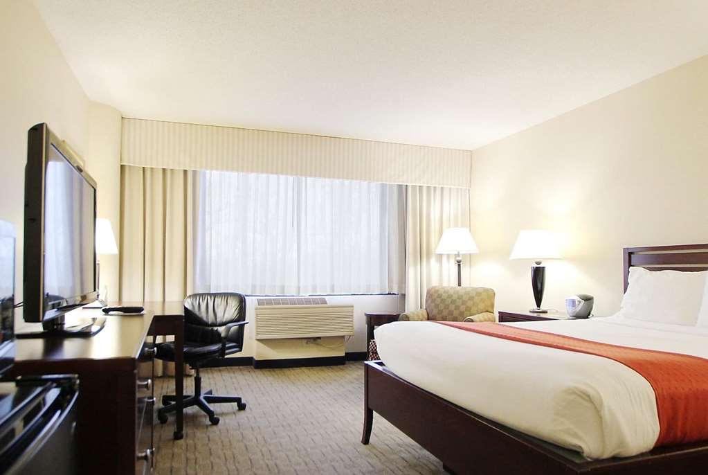 Ramada By Wyndham Minneapolis Airport - Eagan Room photo