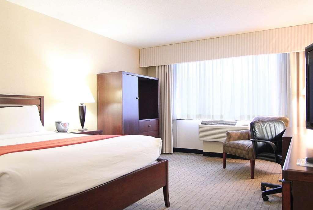 Ramada By Wyndham Minneapolis Airport - Eagan Room photo